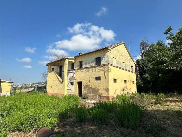 Rustici e casali in vendita di 130 m²