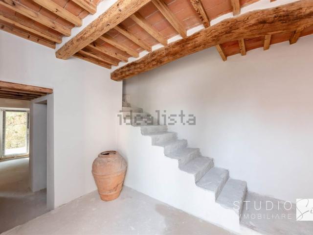 Rustici e casali in vendita di 130 m² in Via Madonna del Papa