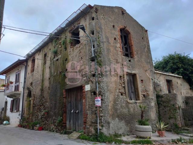 Rustici e casali in vendita di 130 m² in Via N. Bixio, 2
