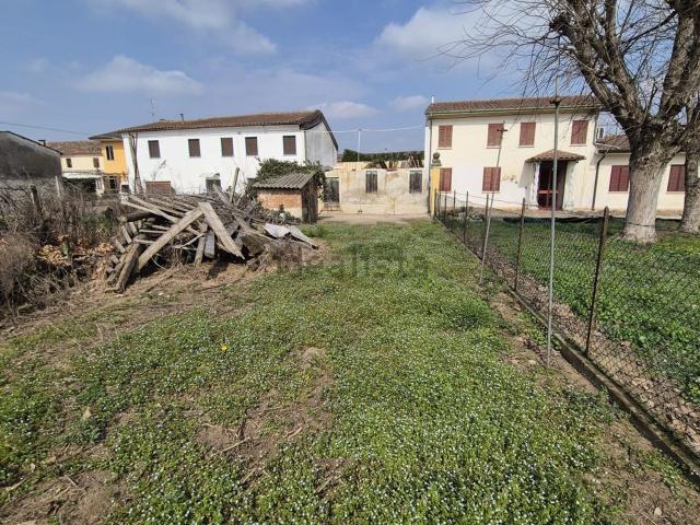 Rustici e casali in vendita di 130 m² in Via Bernardine di Sotto