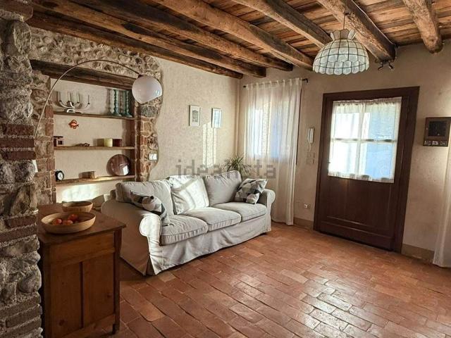 Rustici e casali in vendita di 130 m² in Via Santa Lucia, 10