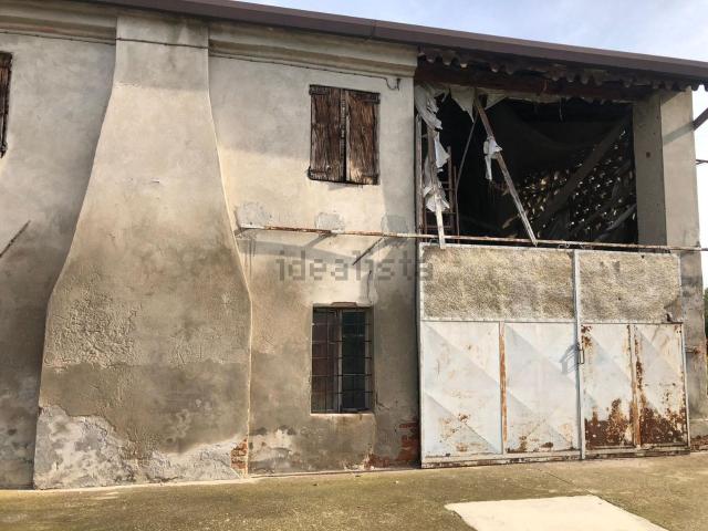 Rustici e casali in vendita di 130 m² in Via Vignole