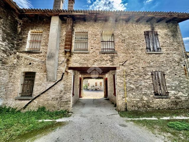 Rustici e casali in vendita di 132 m² in Via San Rocco, 27