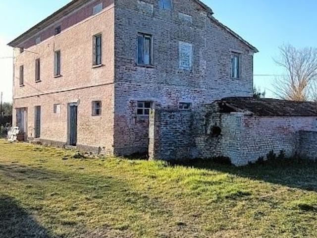 Rustici e casali in vendita di 144 m²