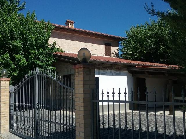 Rustici e casali in vendita di 144 m² in Contrada Collevago in Chiesanuova