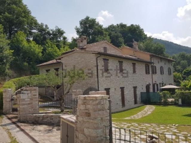 Rustici e casali in vendita di 145 m²