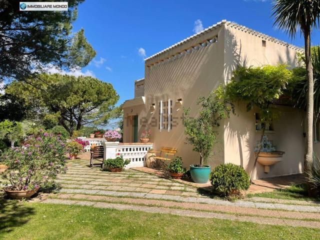 Rustici e casali in vendita di 145 m² in Contrada Paragaio