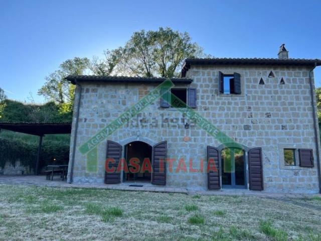 Rustici e casali in vendita di 145 m² in Strada Trinità