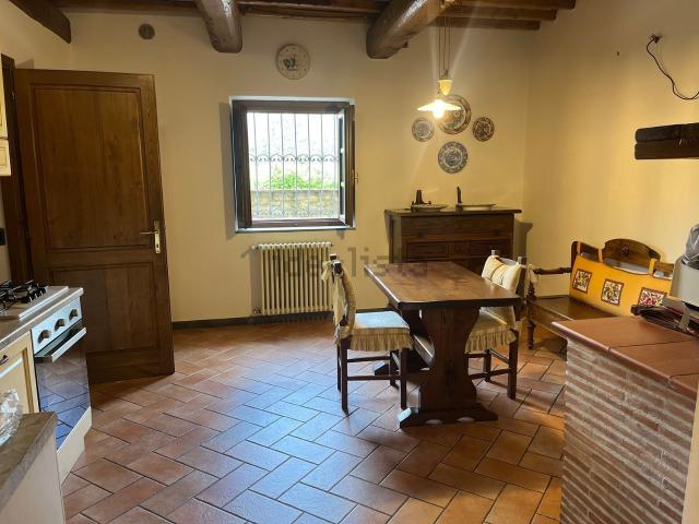 Rustici e casali in vendita di 145 m² in Via Martiri della Libertà, 43