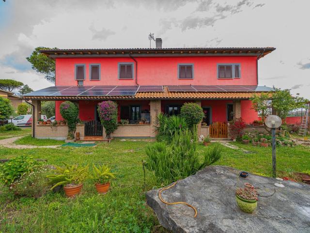 Rustici e casali in vendita di 145 m² in Via Argentera