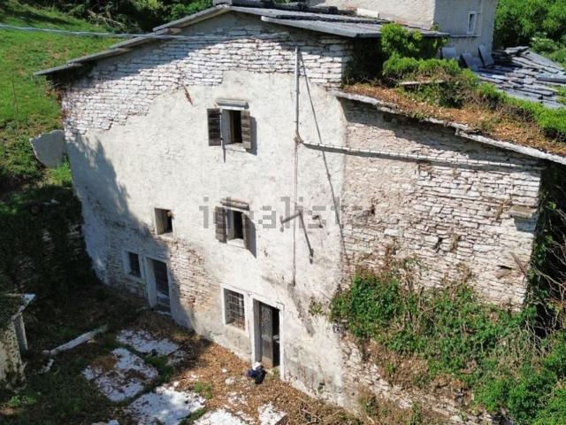 Rustici e casali in vendita di 146 m² in Via Bellavista