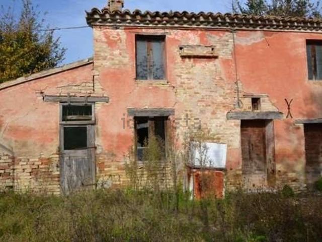 Rustici e casali in vendita di 147 m²