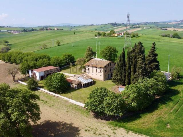 Rustici e casali in vendita di 147 m² in Contrada Rambona, 42