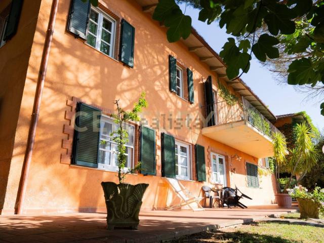 Rustici e casali in vendita di 1400 m²