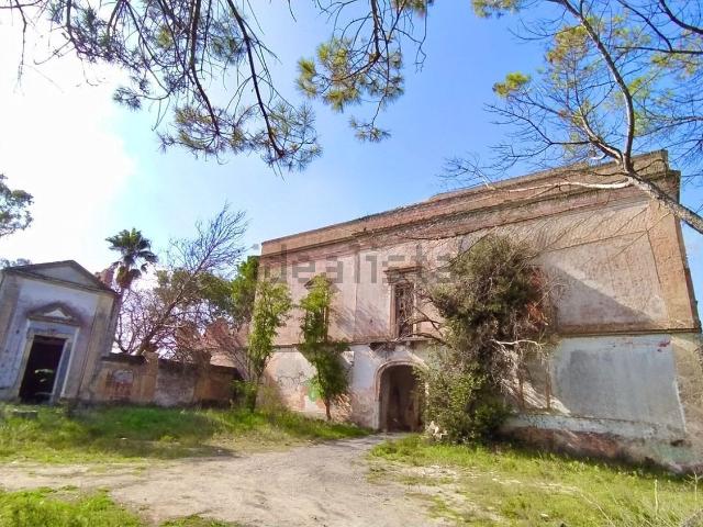 Rustici e casali in vendita di 1400 m²
