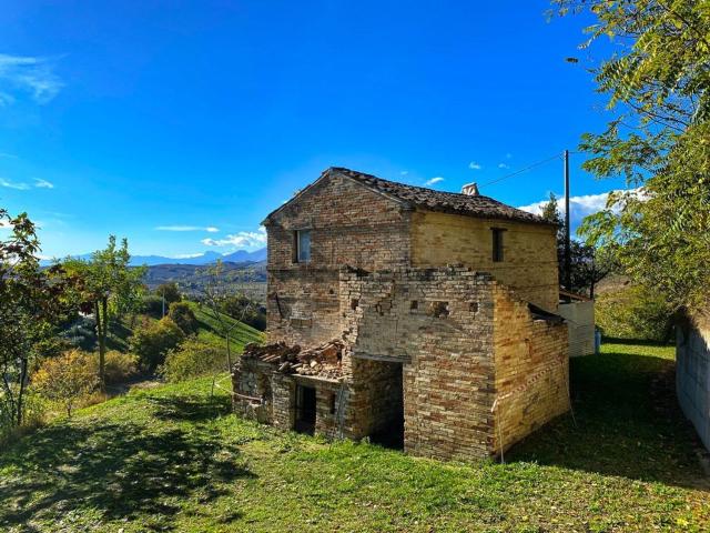 Rustici e casali in vendita di 140 m²