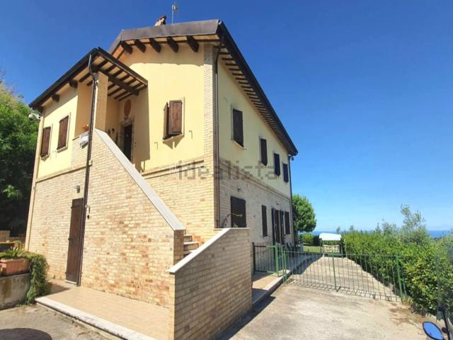 Rustici e casali in vendita di 140 m² in Contrada Petrella