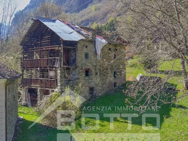 Rustici e casali in vendita di 140 m² in Frazione Piana Toni