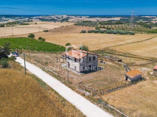 Rustici e casali in vendita di 140 m² in Località Montebello