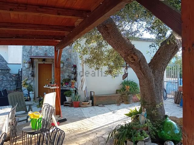 Rustici e casali in vendita di 140 m² in Strada Comunale Cucumo