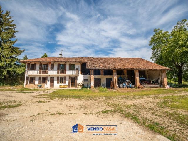 Rustici e casali in vendita di 140 m² in Strada Santa Scolastica, 11