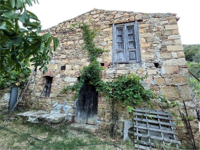 Rustici e casali in vendita di 140 m² in Strada Senza Nome