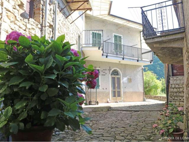 Rustici e casali in vendita di 140 m² in Strada Senza Nome