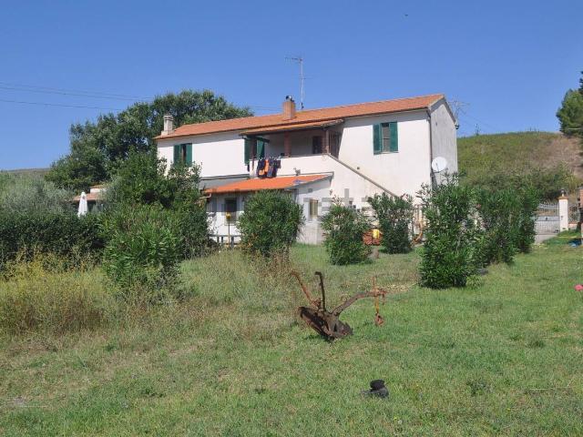 Rustici e casali in vendita di 140 m² in Via Matassina