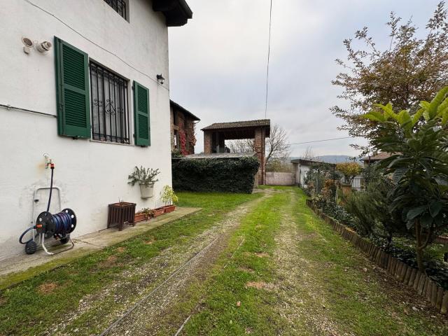 Rustici e casali in vendita di 140 m² in Via Giosuè Carducci