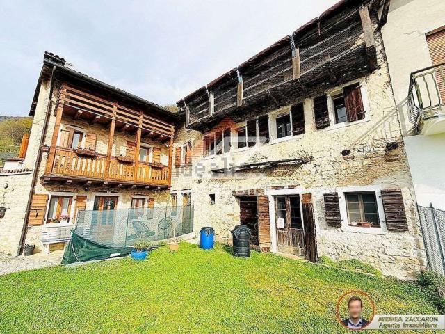 Rustici e casali in vendita di 140 m² in Via Loggia