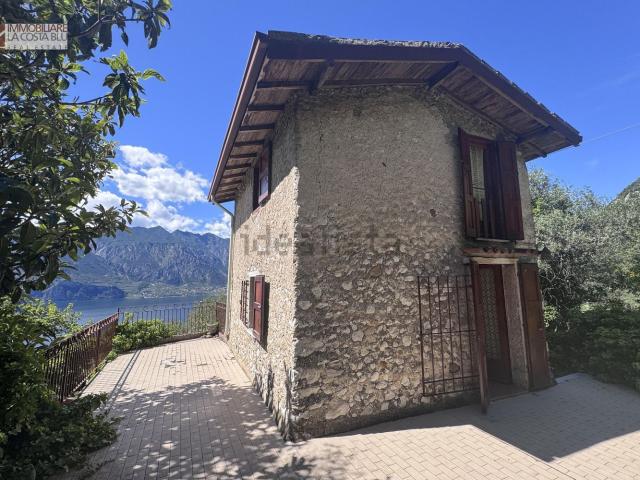 Rustici e casali in vendita di 140 m² in Via Panoramica, 149