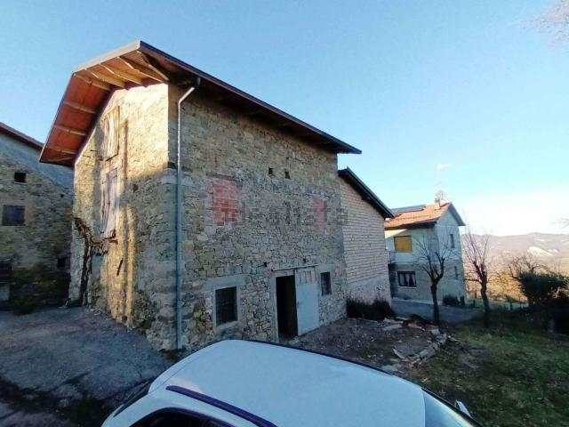 Rustici e casali in vendita di 140 m² in Via Regnola