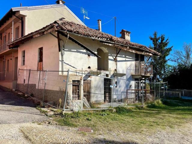 Rustici e casali in vendita di 140 m² in Via Sommariva Perno, 7