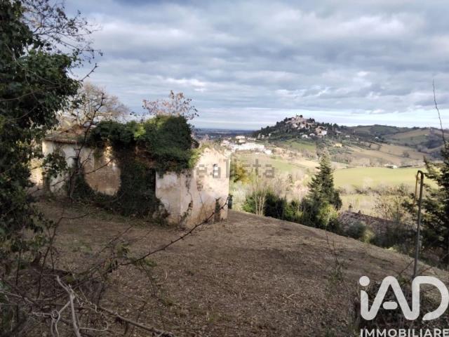 Rustici e casali in vendita di 140 m² in Via Torgiano