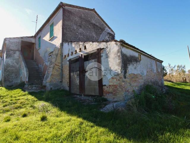 Rustici e casali in vendita di 141 m² in Contrada Camerino