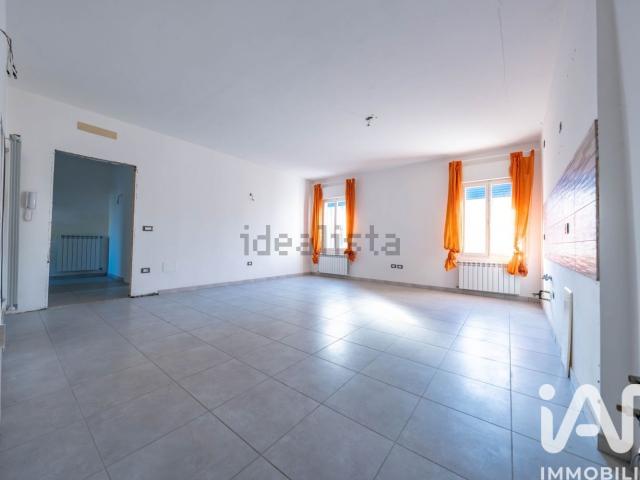 Rustici e casali in vendita di 141 m² in Corso del Popolo, 34