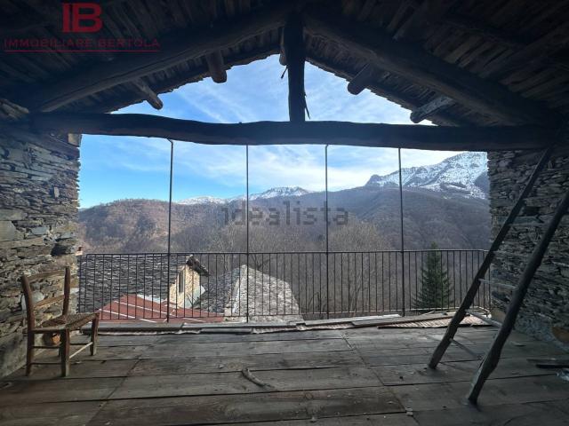 Rustici e casali in vendita di 142 m² in Strada Senza Nome