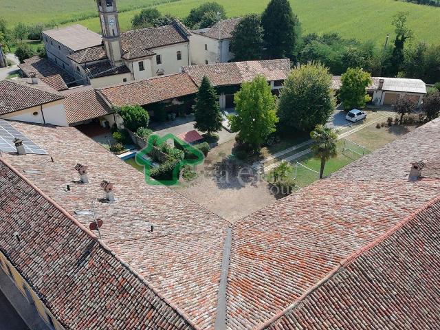 Rustici e casali in vendita di 142 m² in Via Roma