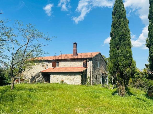 Rustici e casali in vendita di 154 m² in Strada Montepò