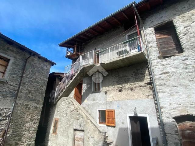 Rustici e casali in vendita di 154 m² in Via Roma