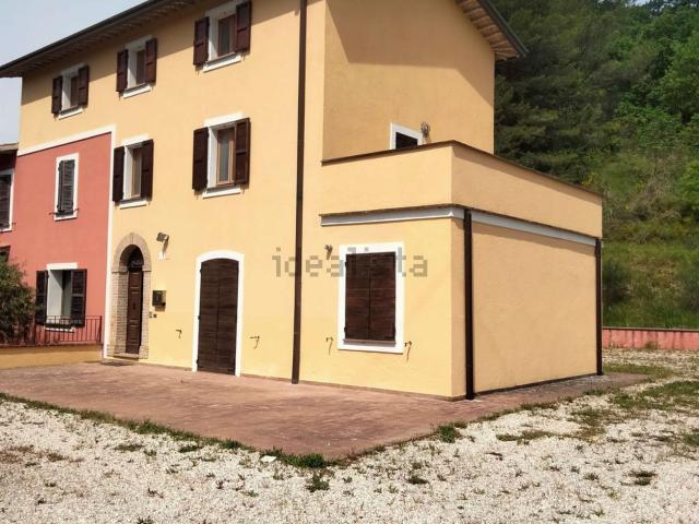Rustici e casali in vendita di 154 m² in Via Roma