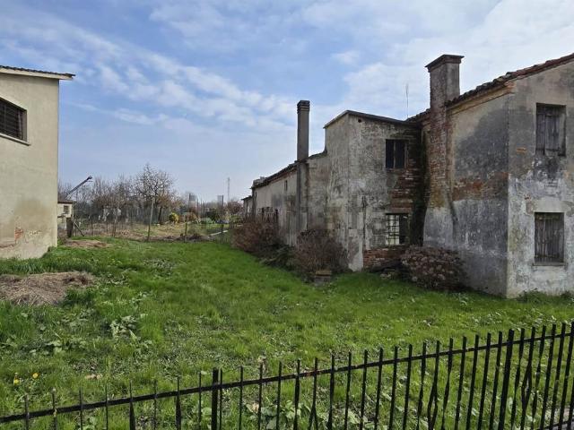 Rustici e casali in vendita di 155 m² in Via Torrerossa, 58