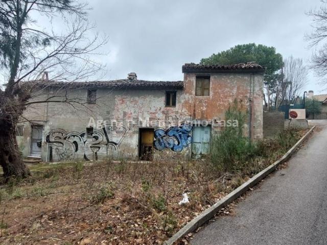 Rustici e casali in vendita di 156 m²