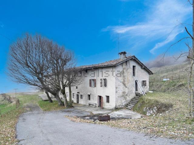 Rustici e casali in vendita di 156 m² in Via Salmeggia