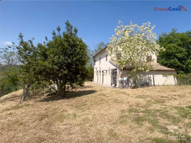 Rustici e casali in vendita di 156 m² in Via San Francesco, 3