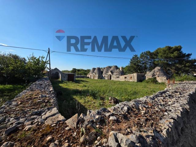 Rustici e casali in vendita di 1572 m² in Strada Vicinale Gemmabella