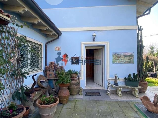 Rustici e casali in vendita di 159 m² in Via Giuseppe Duccini