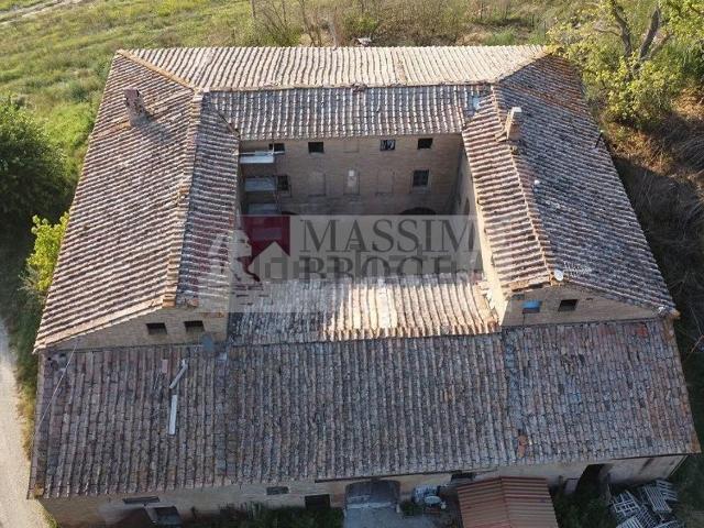 Rustici e casali in vendita di 1500 m² in Strada Provinciale 34/c di Murlo