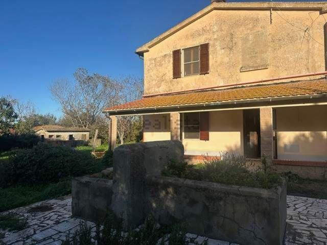 Rustici e casali in vendita di 220 m² in Strada Vicinale del Centro, 5