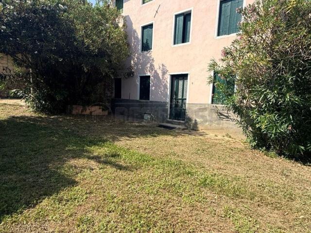 Rustici e casali in vendita di 150 m²